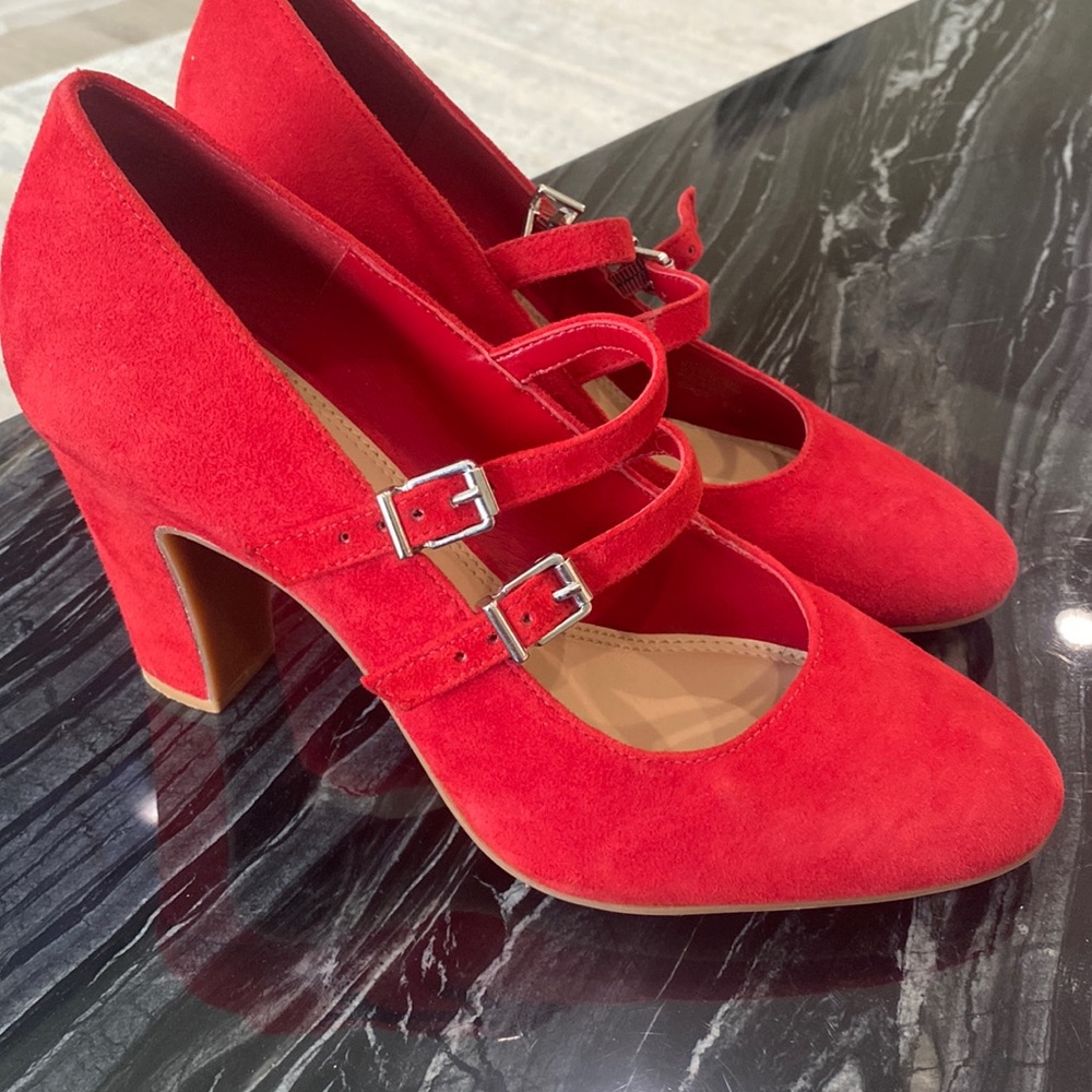 Fun Red Suede Gianni Bini Pumps! Gem